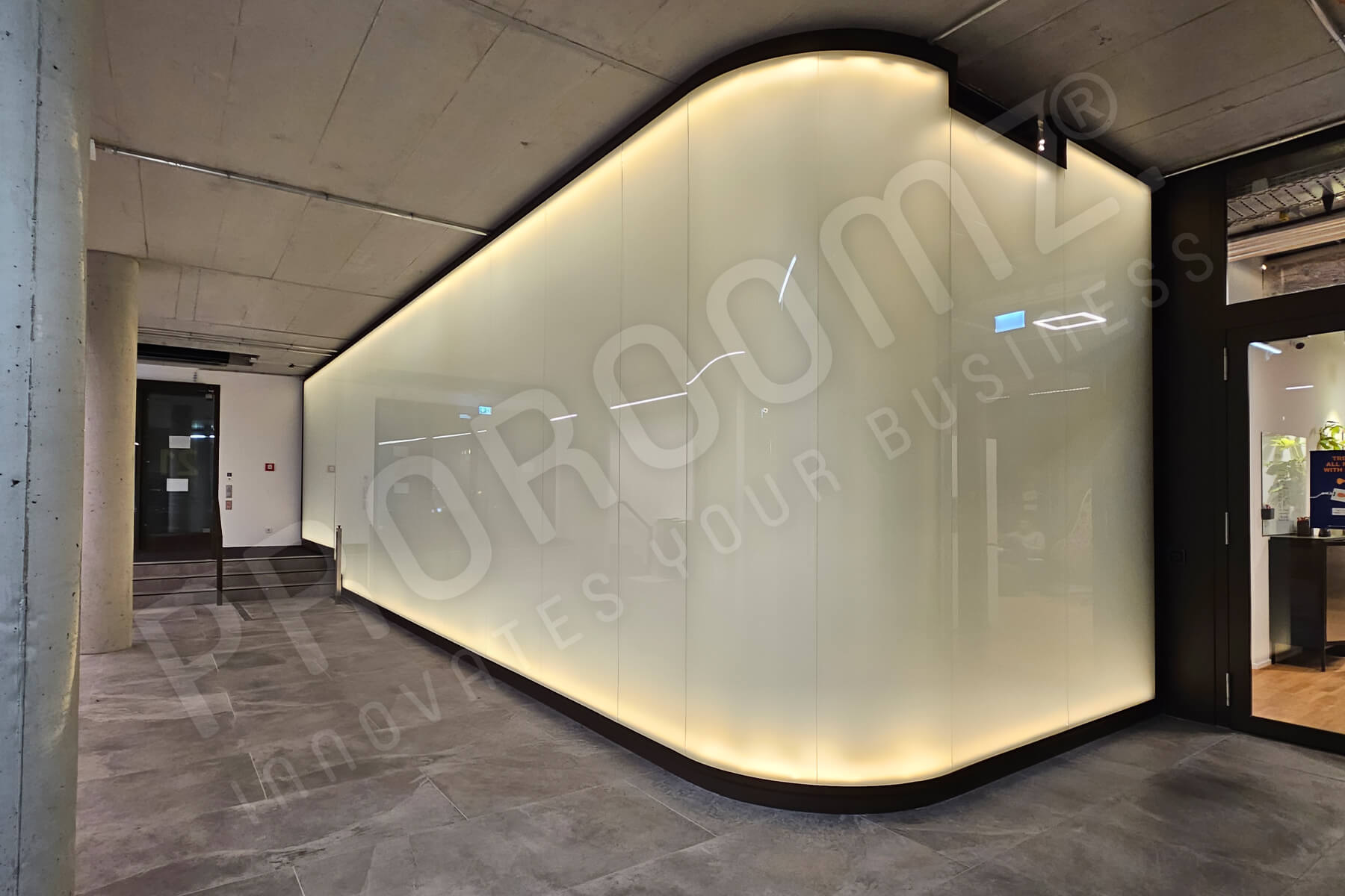 Horizon Trennwand mit gebogenem Glas